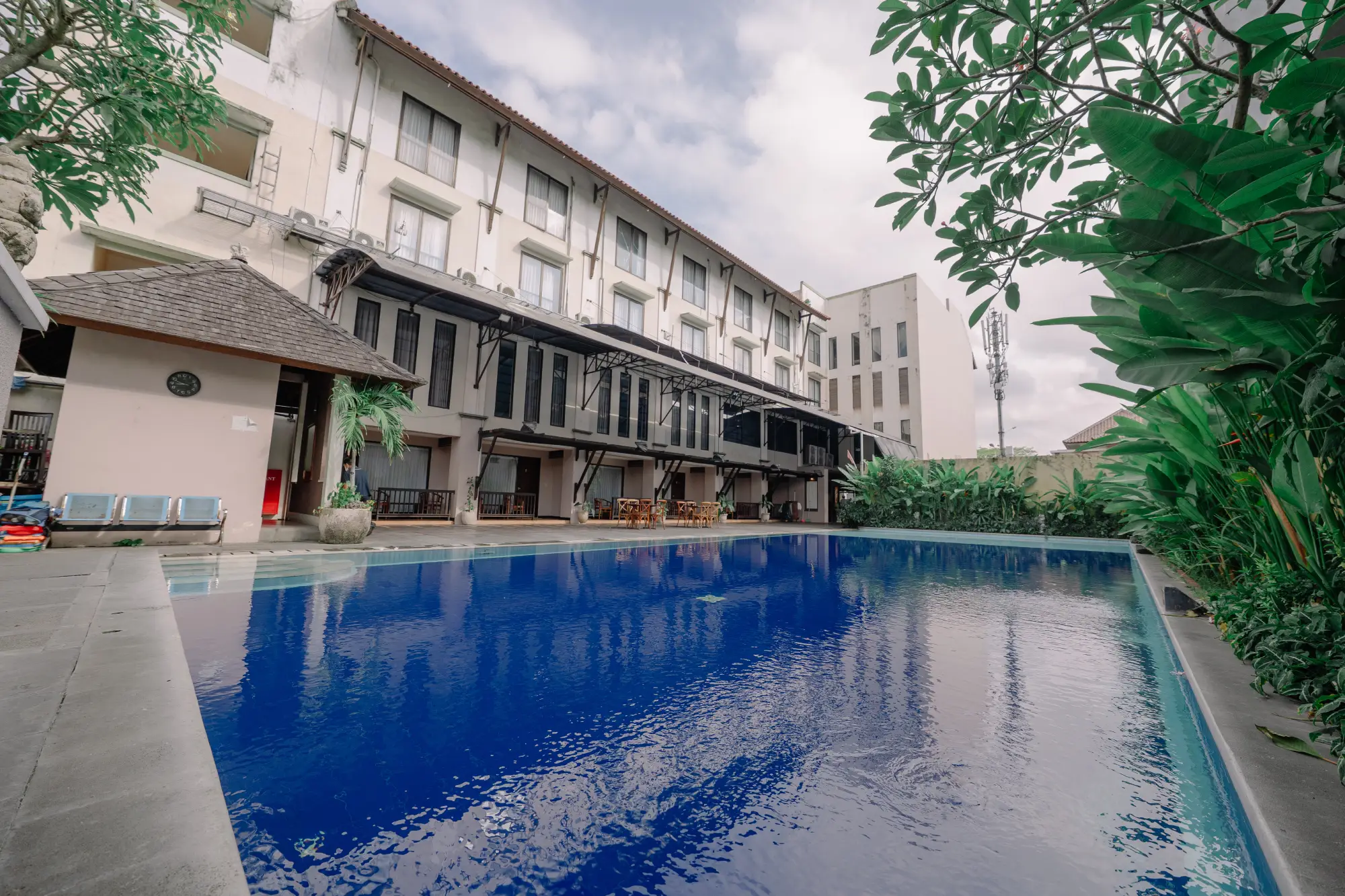 KOLAM RENANG
